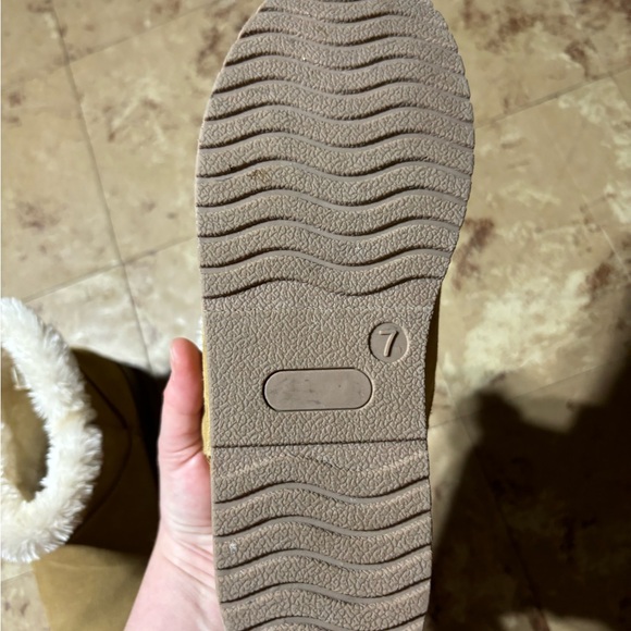 Woman’s size 7 boots - Picture 4 of 11